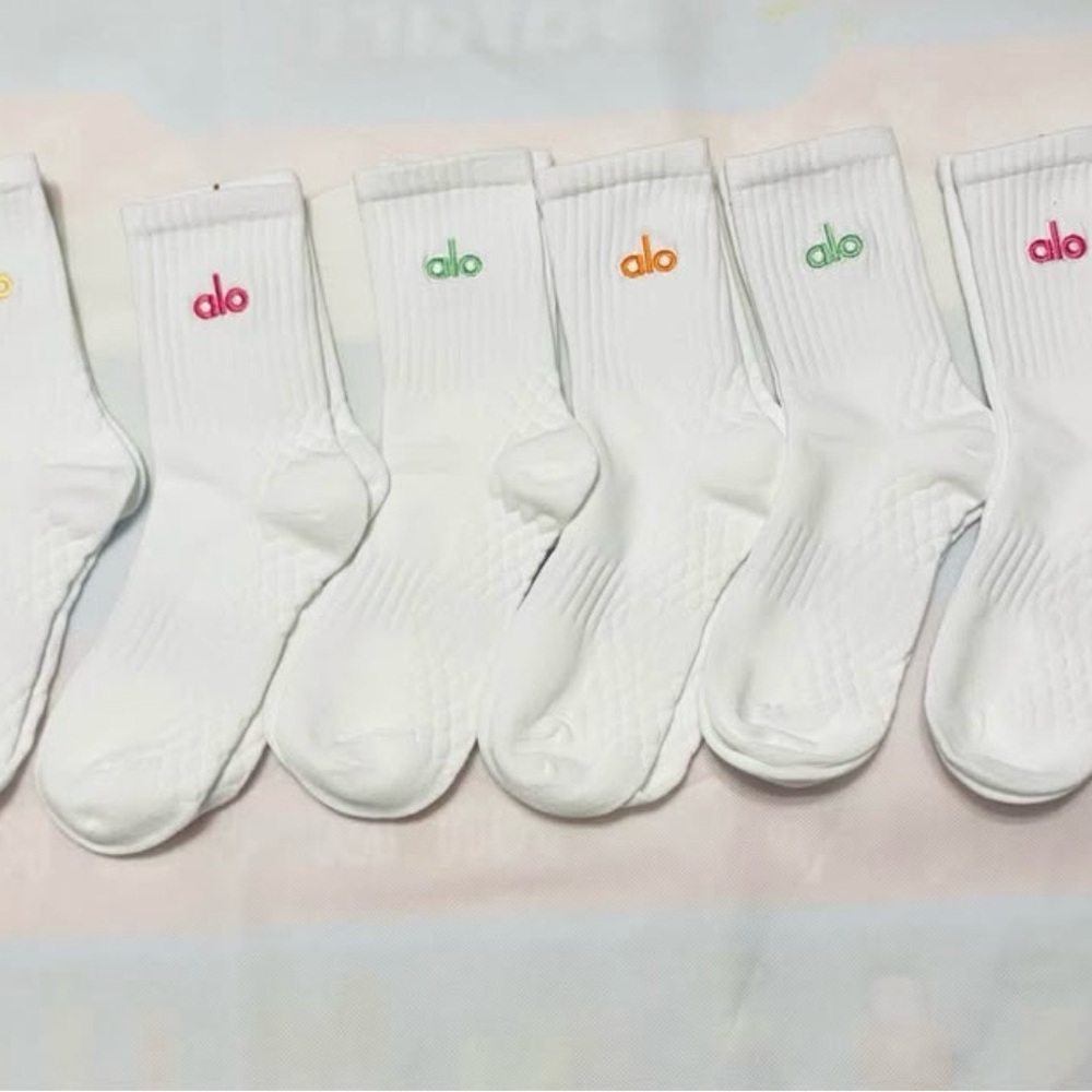 ALO Yoga White Crew Socks with Multicolor Logos - 10 pairs